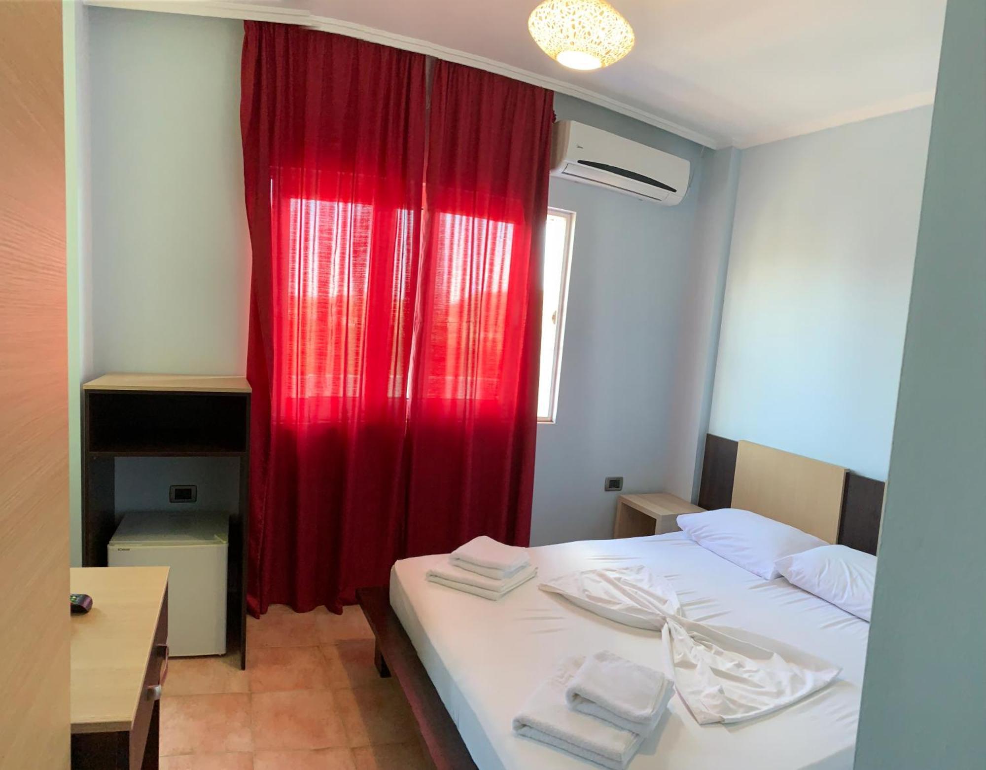 Hotel Dodona Sarandë Eksteriør billede
