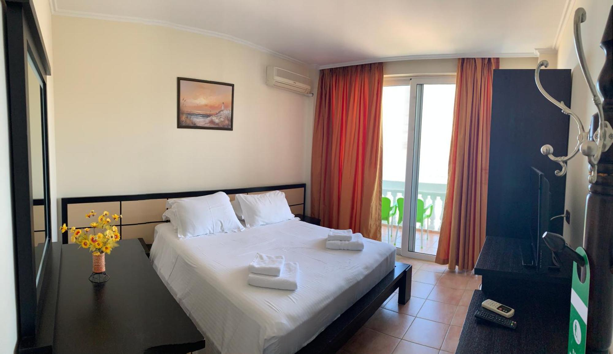 Hotel Dodona Sarandë Eksteriør billede