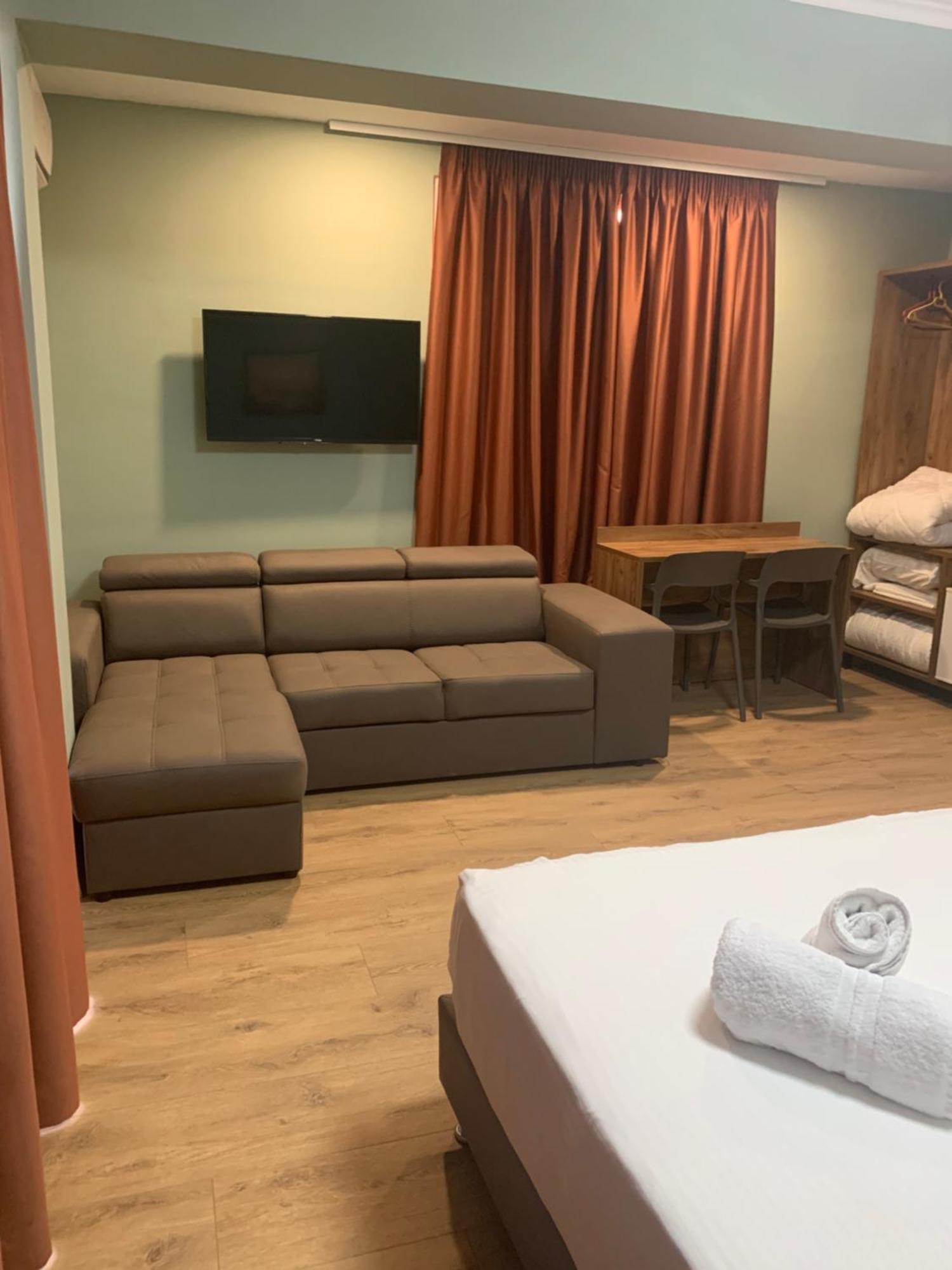 Hotel Dodona Sarandë Eksteriør billede
